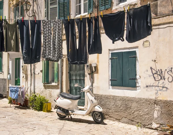Servicio de lavandería en la calle griega —  Fotos de Stock