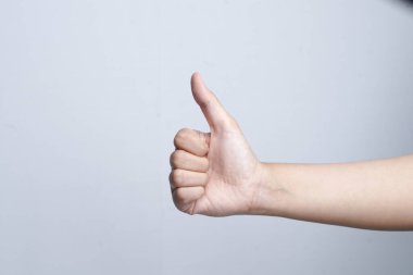 El, beyaz arka planda izole edilmiş. Elle yapılan hareketler                               