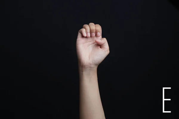 Fingerstavningsalfabetet Kvinnliga Händer Isolerade Svart Bakgrund Visar Döv Stum Bsl — Stockfoto