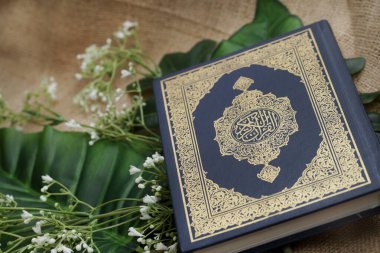 Kuran, Al 'an - Müslümanların kutsal kitabı, eski tarz filtrelenmiş fotoğraf