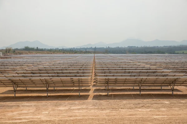De zonne-boerderij voor groene energie in thailand — Stockfoto