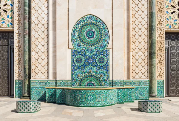 Das Dach des Korridors in der großen Moschee von hassan ii — Stockfoto