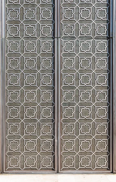La puerta de hierro en la Gran Mezquita de Hassan II — Foto de Stock