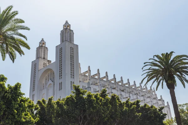 Das Äußere der Kathedrale von Casablanca mit Baum Stockbild