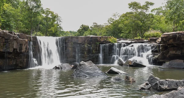 La cascada en el parque nacional Tad Tone —  Fotos de Stock