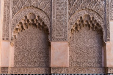 Medreseler Ben Youssef Marakesh binasında mermer sanatı