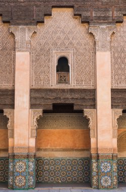 Medreseler Ben Youssef Marakesh binasında mermer sanatı