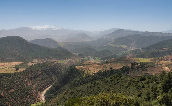 Het bereik van berg langs de weg van Marrakesh naar Quarzazate — Stockfoto