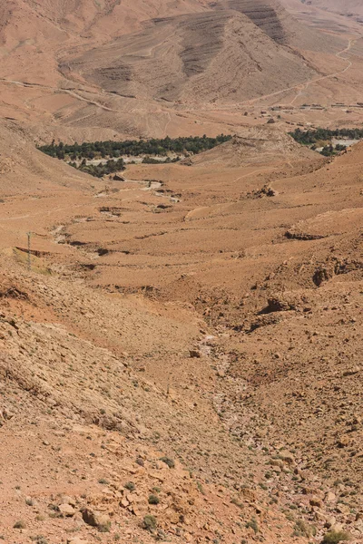 El río seco en la montaña en Marruecos — Foto de Stock