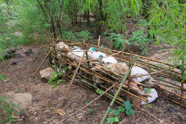 The small dam made from bamboo and rock — Stock Photo, Image