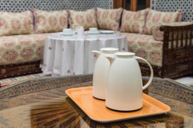 Faslı ev ahşap tablo iki beyaz testi 