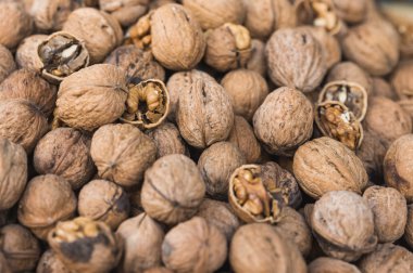 Kırık ceviz ile seçici odak grup 