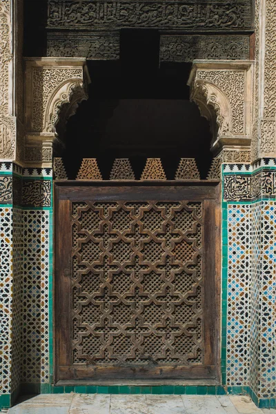 Drzwi drewniane rzemiosło Bau Inania Merdasa — Zdjęcie stockowe