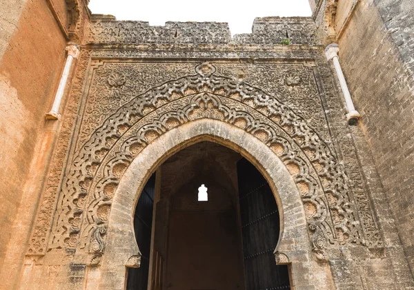 La porte de Chellah qui est le patrimoine de l'humanité à Rabat avec bl — Photo