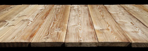 Imagem de tampo de mesa de madeira vazio isolado em preto — Fotografia de Stock