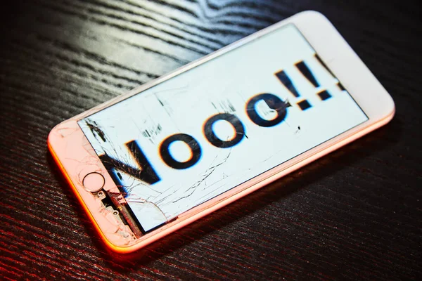 Εικόνα Του Smartphone Σπασμένη Οθόνη Και Λέξη Nooo Πάνω Του — Φωτογραφία Αρχείου