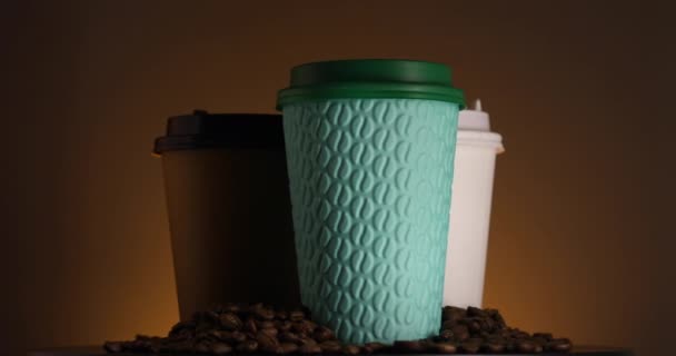 Three Paper Coffee Cups Spinning Disposable Cups Hot Drinks Coffee — Vídeo de Stock