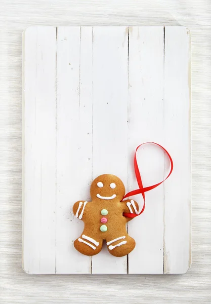 Image of Gingerbread man on white vintage cutting board — Stock Photo, Image