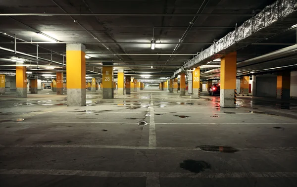 Görüntü garaj yeraltı iç, karanlık endüstriyel bu park yeri