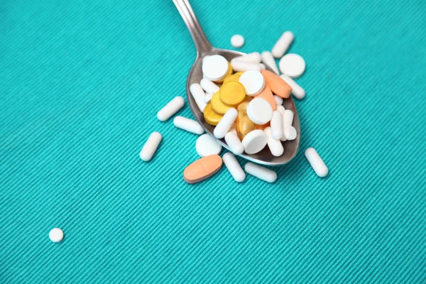 Image of various pills and tablets in spoon — Stock Photo, Image