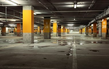 Görüntü garaj yeraltı iç, karanlık endüstriyel bu park yeri