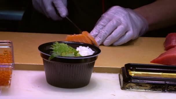 Rallentamento Dell Uomo Giapponese Prepara Pesci Vendita Mercato Tsukiji Chef — Video Stock