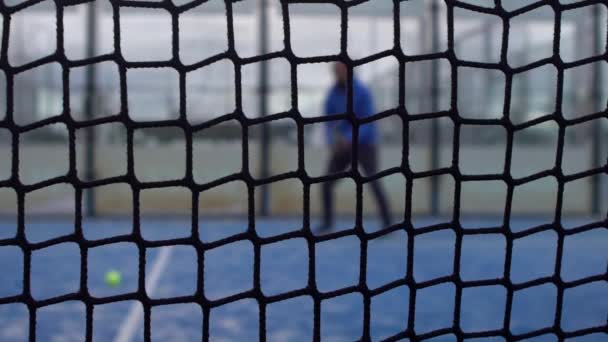 Slowmotion Grid View Paddle Tennis Man Playing Blue Court Outdoors — Stock Video