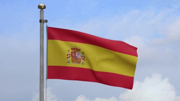 Spanyol zászló lobogott a szélben kék égbolttal és felhőkkel. Spanyol zászló fúj, puha és sima selyem. Ruha szövet textúra zászlós háttér. Használja a nemzeti nap és az ország alkalmakkor koncepció.-Dan