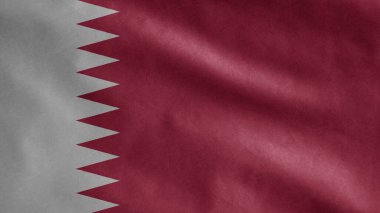 Rüzgarda dalgalanan Katar bayrağı. Katar afişini yakın çekin, yumuşak ve pürüzsüz ipek. Kumaş kumaş dokusu, Asteğmen. Ulusal gün ve ülke etkinlikleri konsepti için kullan..