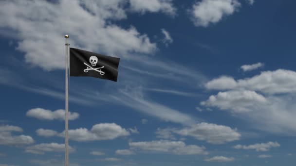 青い空と風に振ってサーベルフラグを持つ海賊の頭蓋骨の生地の質感 ハッカーと強盗の概念のためのCalico Jack海賊シンボル 波状の表面に黒い海賊の現実的な旗ダン — ストック動画