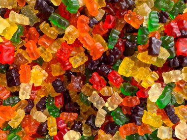 Lezzetli jöle ayılar. Renkli şeker şekerlerinden arkaplanı kapatıyoruz. Çeşit çeşit lezzetli jelibon.