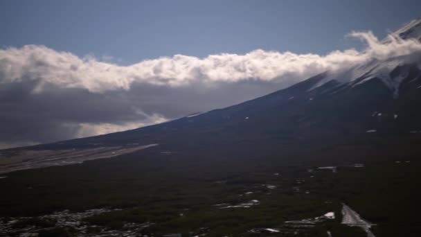 Гора Фудзи Снежным Покровом Вершине Облаками Знаковое Место Путешествия Зимние — стоковое видео