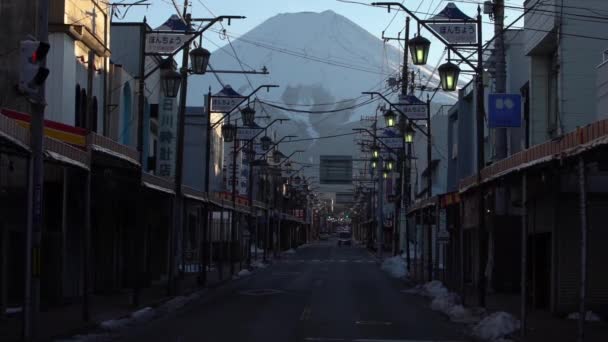 Japan 2020年2月 美しい富士道と雪に覆われた日本一高い山を背景に 日本の冬のランドマーク — ストック動画