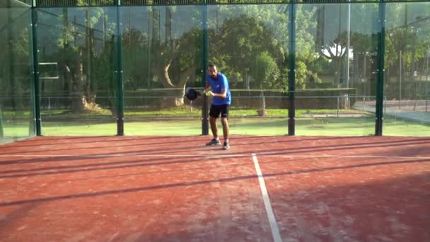 Siviglia Spagna Luglio 2021 Paddle Giocatore Esperto Tennis Prende Servizio — Video Stock