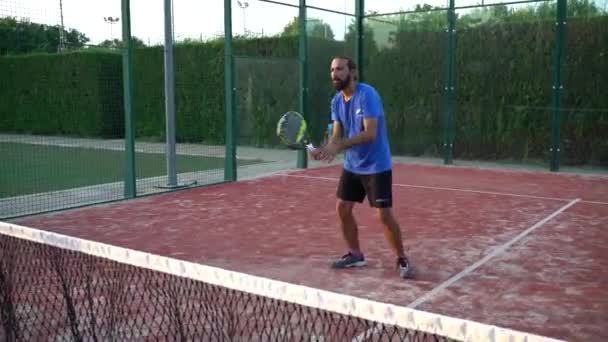 Sevilla España Julio 2021 Jugador Profesional Padel Haciendo Voleas Una — Vídeo de stock