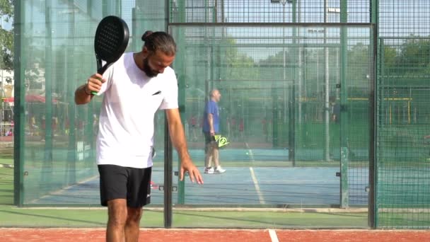 Sevilla España Julio 2021 Movimiento Lento Jugador Pádel Regateando Pelota — Vídeos de Stock