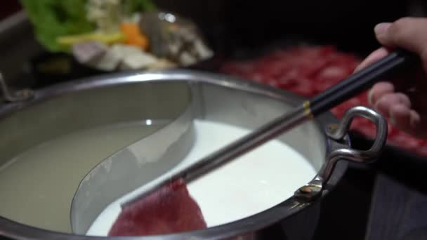 Style Traditionnel Chinois Hot Pot Avec Pot Laiton Table Manger — Video
