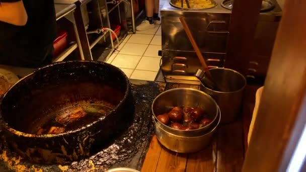 Braised Fläsk Mage Smutsiga Braising Potten Förbered För Kock Koka — Stockvideo