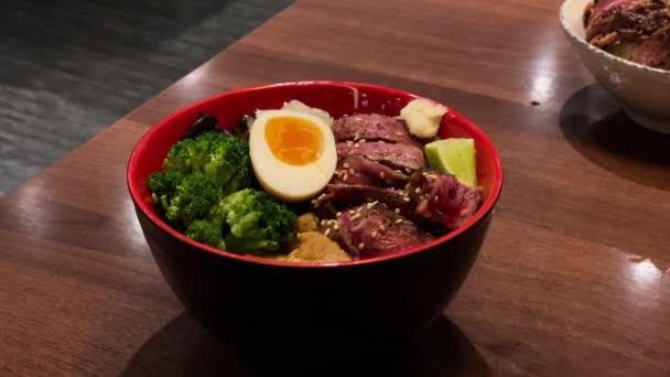 Full Bowl Rice Beef Broccoli Egg Table Restaurant Horizontal View — Stock Video