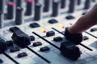 adam kadar Mikser ses ve kayıt ayarlamak için ayarlar