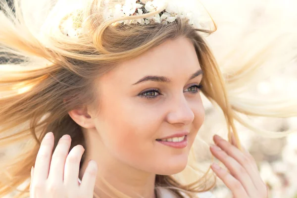 Young girl in a wreath of flowers with apricot — Stock Photo, Image