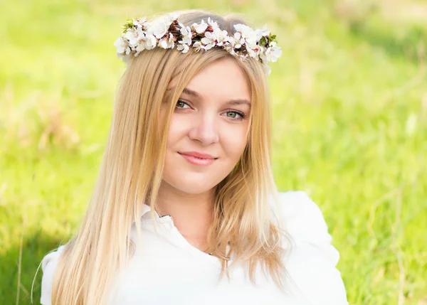 Spring portrait of young woman — Stock Photo, Image