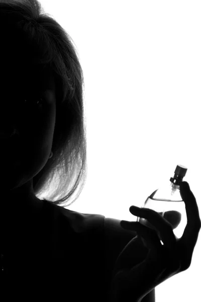 Retrato de una joven con frasco de perfume — Foto de Stock