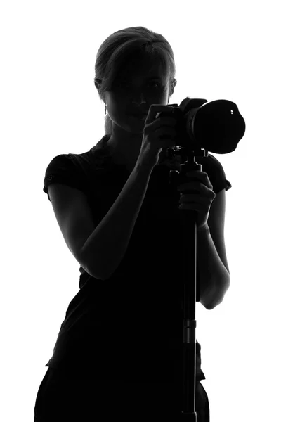 Silueta de una mujer con una cámara — Foto de Stock