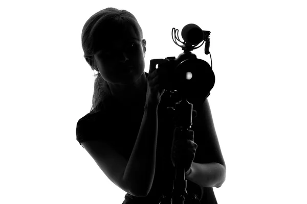 Silhouette di una donna con una fotocamera — Foto Stock