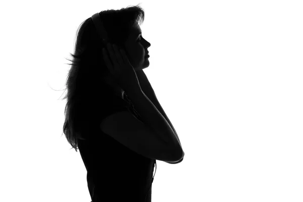 Sylwetka kobiety ze słuchawkami — Zdjęcie stockowe