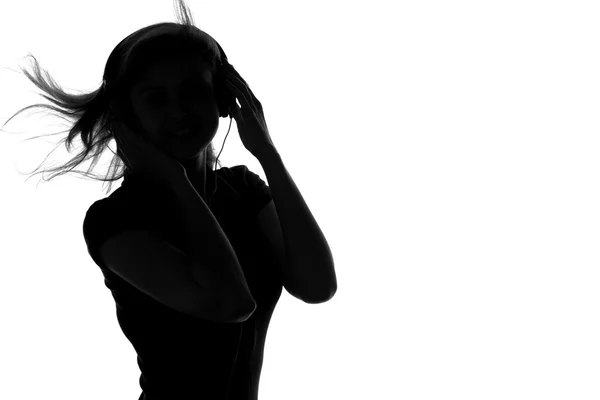 Silhueta de uma mulher com fones de ouvido — Fotografia de Stock