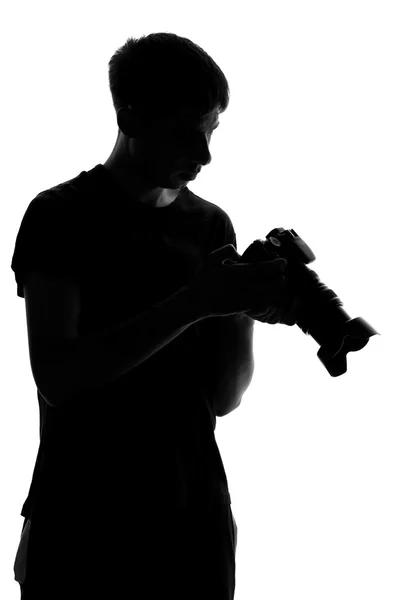 Silhouette di un uomo con una macchina fotografica in mano — Foto Stock