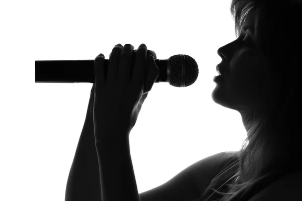 Πορτρέτο της γυναίκας τραγουδώντας σε ένα απομονωμένο φόντο — Φωτογραφία Αρχείου