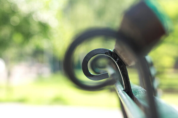 photo empty bench in the park